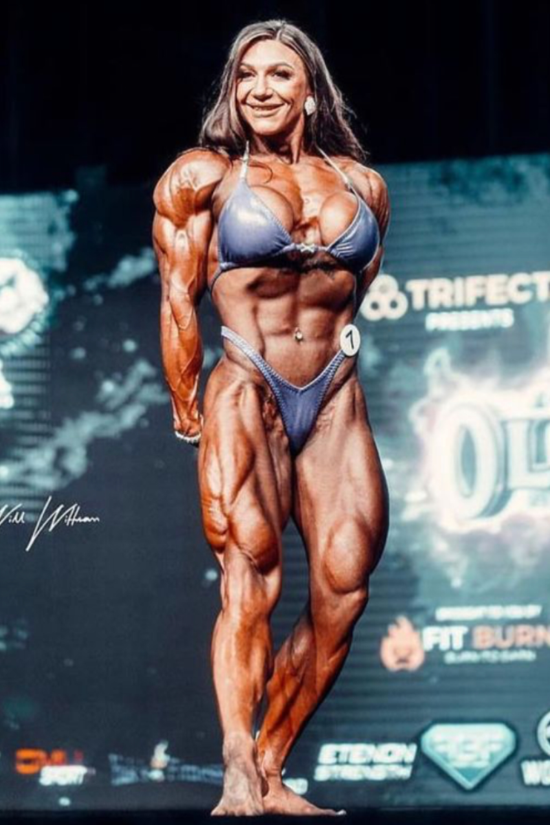 IFBB Pro Chelsea Dion