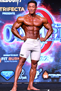 IFBB Pro JunHo Lee