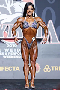 IFBB Pro Sara Kovach