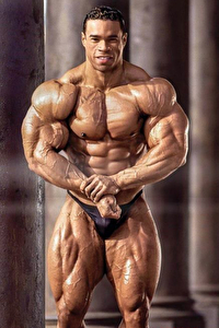 IFBB Pro Kevin Levrone